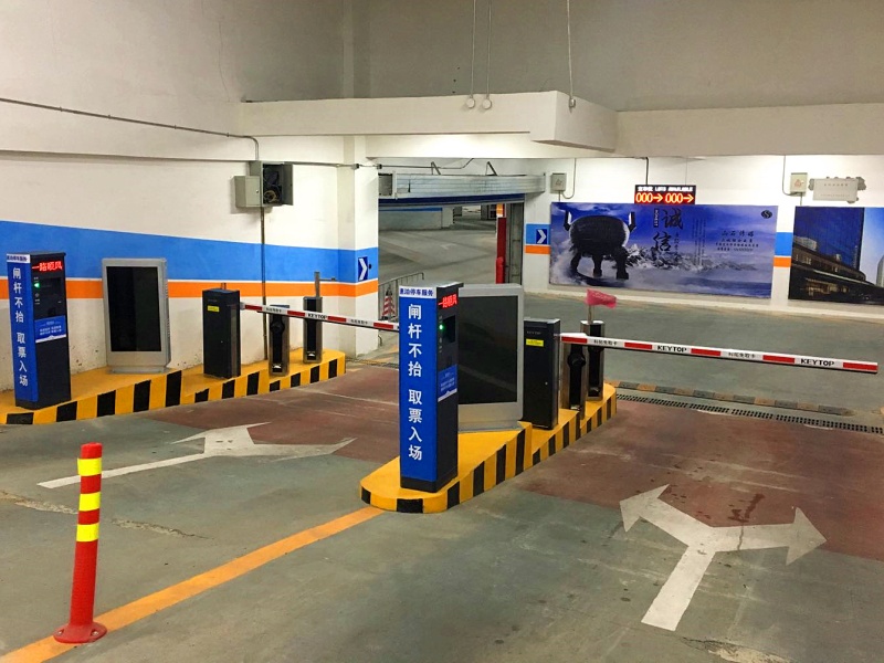 北京世界之花假日廣場(chǎng)停車場(chǎng)收費(fèi)管理系統(tǒng)及設(shè)備案例